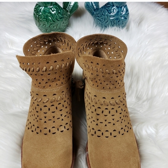 Sofft leather lazer cut booties 8.5 - Picture 4 of 15